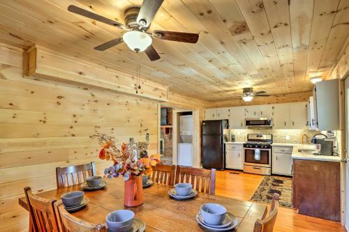 Deja View Cabin With Hot Tub Pets Welcome!