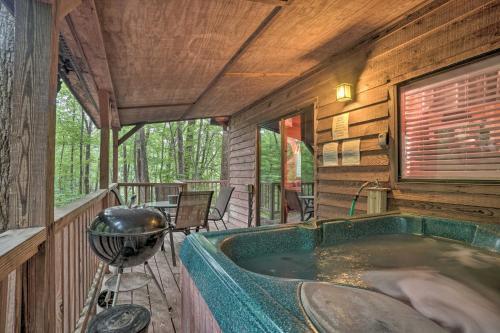 Tranquil Nw Georgia Cabin With Private Hot Tub
