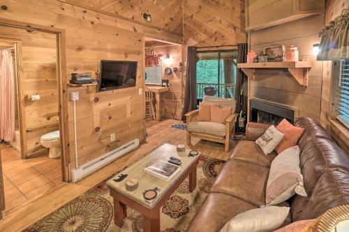 Tranquil Nw Georgia Cabin With Private Hot Tub