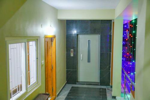 Hotel Leeo Comforts