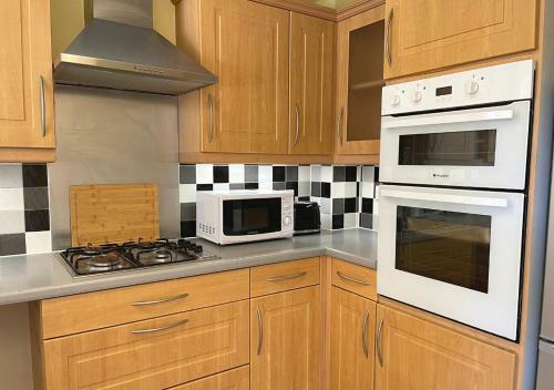 Ashford Holiday Home Sleeps 6