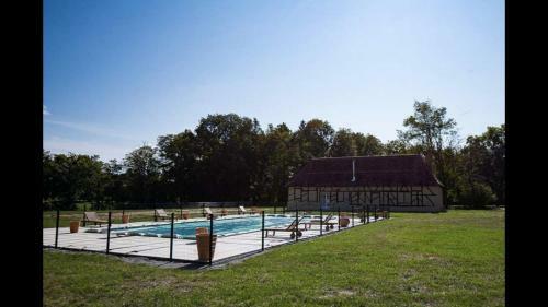Villa Splendide Ch�teau Du XVII -piscine- Parc de Lamas