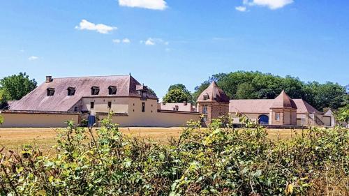 Villa Splendide Ch�teau Du XVII -piscine- Parc de Lamas
