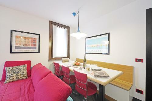 Iflat Colorful Apartment With A Beautiful View
