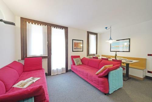 Iflat Colorful Apartment With A Beautiful View