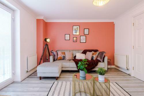 ? 3 Bed House ? Leisure/business ? Free Parking