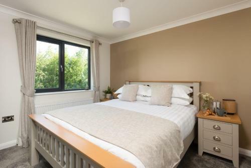 Juniper Lodge, 28 Roadford Lake Lodges