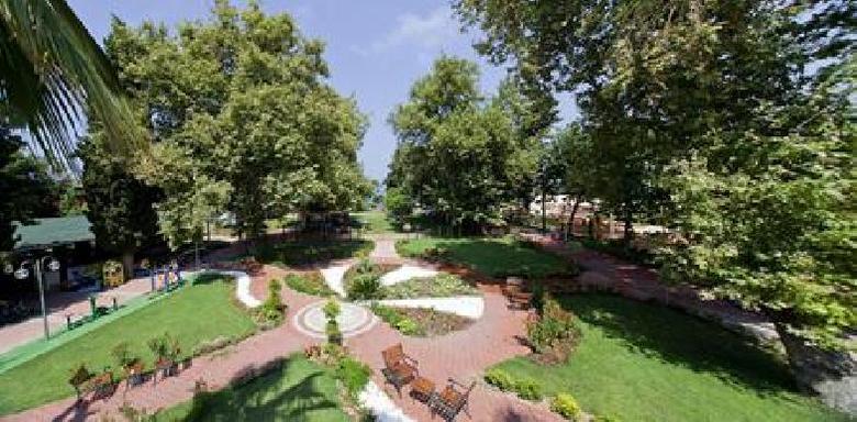 Hotel Lonicera  World