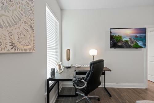 Modern Regional Art Gallery Home! - Spacious & New