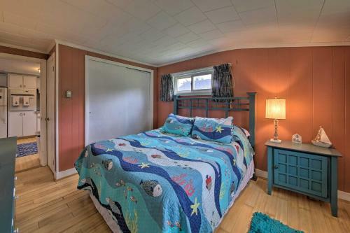 Pet-friendly Togus Pond Home Kayak And Canoe!