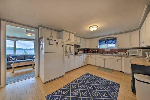Pet-friendly Togus Pond Home Kayak And Canoe!