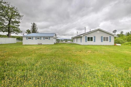 Pet-friendly Togus Pond Home Kayak And Canoe!