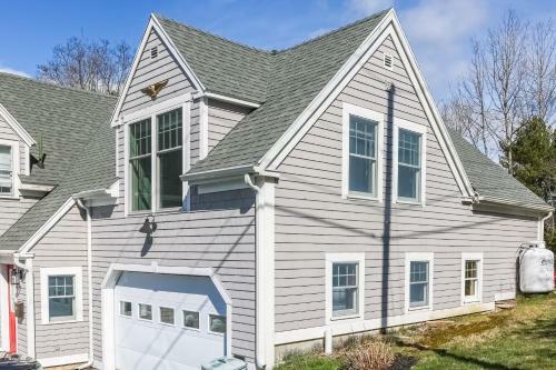 Historic Harrington House Apartment