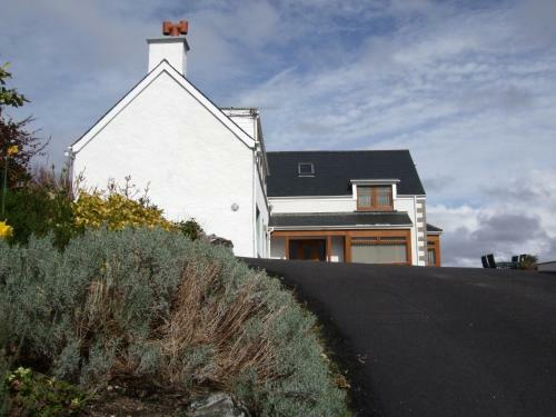 Hostal Caisteal Liath House