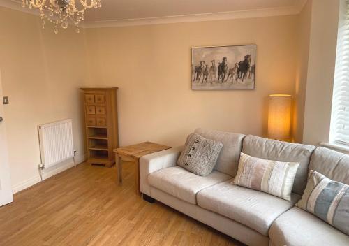 Maidstone Holiday Home (Sleeps 8)