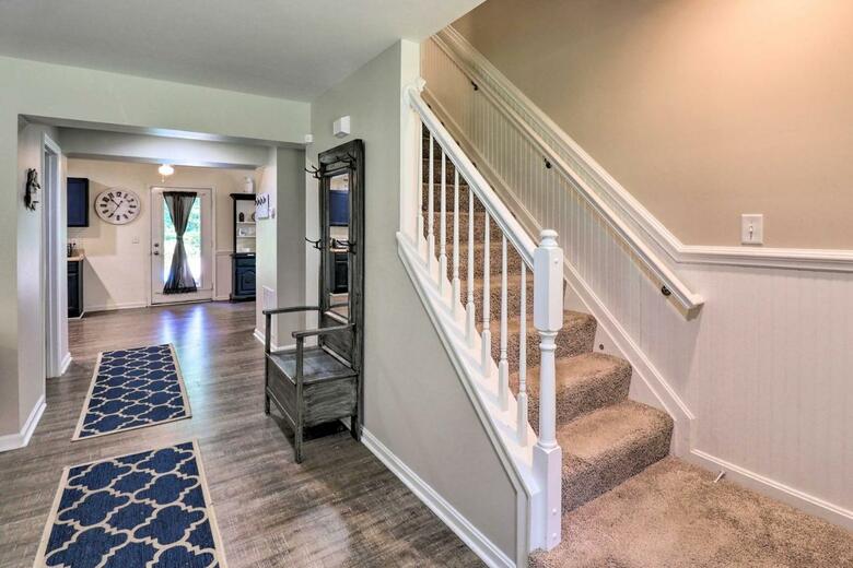 Beach House W/ Kayaks & Shared Boat Ramp Access