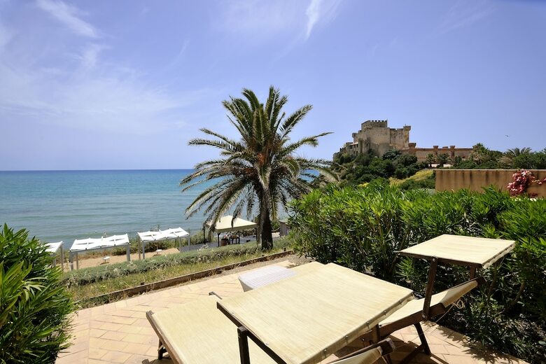 Hotel Falconara Charming House & Resort