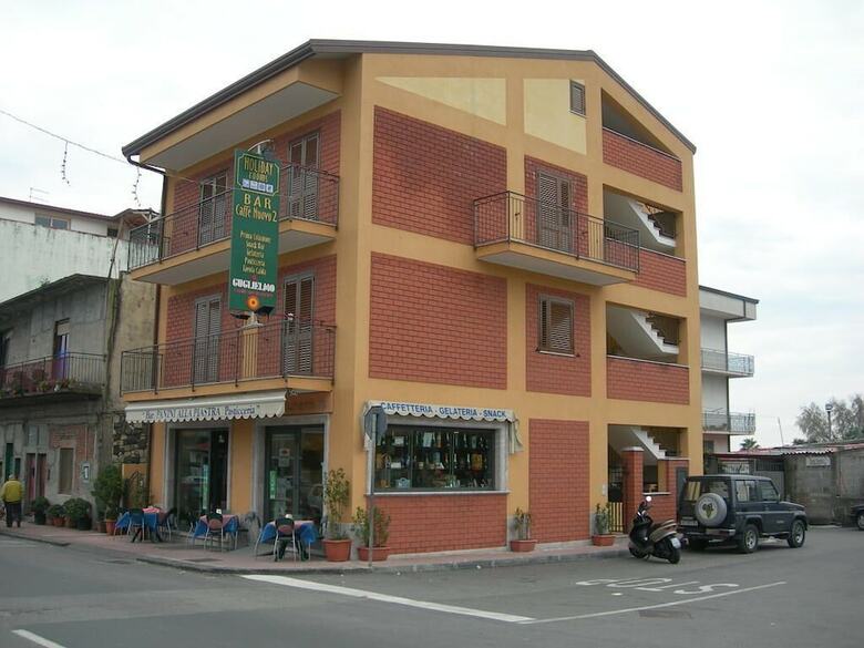 Hostal Caff� Nuovo 2 Holiday Rooms