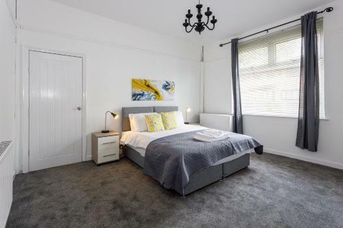 Cosy 3 Bds House W Free Parking, Middleton