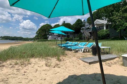 Bayfront Wareham Retreat With Private Beach!
