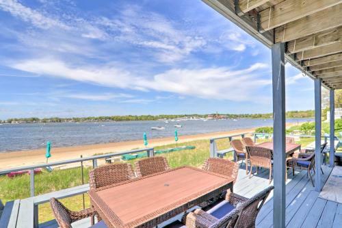 Bayfront Wareham Retreat With Private Beach!