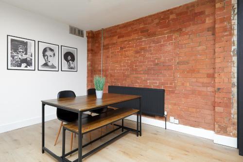 Nottingham 2 Bed Modern Apartment (Private Parking)