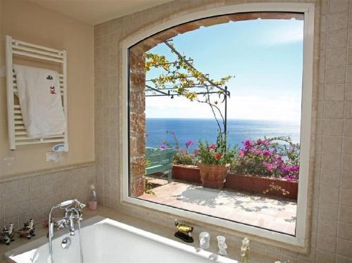Villa 5 Pi�ces 250 M2 Sur 2 Niveaux Avec Piscine !!!