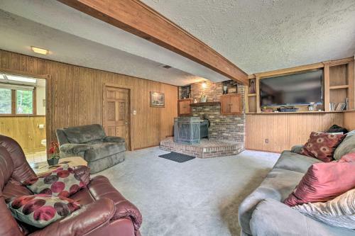 Mancelona Home With Deck, 8 Mi To Torch Lake!