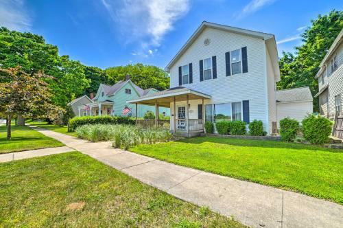 Large Home - Near Downtown, Beach And Marina!