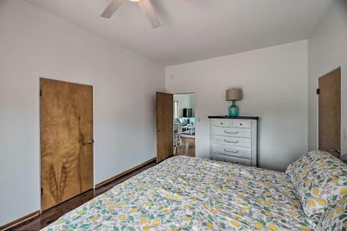 Bright Ludington Home 3 Blocks To The Beach!
