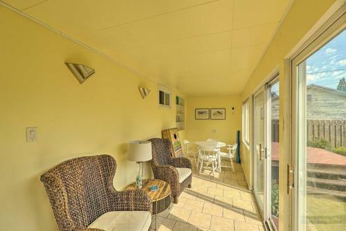 Bright Ludington Home 3 Blocks To The Beach!