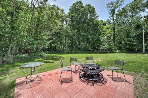 Spacious House On Half Acre Less Than 3 Mi To Beach!