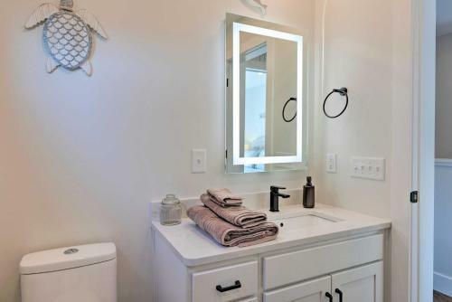 Bright Traverse City Townhome Walk To Beach!
