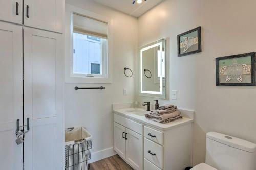 Bright Traverse City Townhome Walk To Beach!
