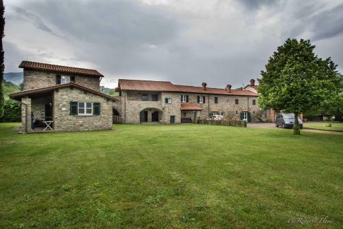 Coriana Apartments & Villas