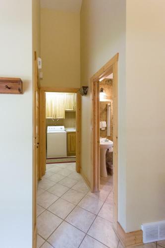 Interlachen Unit 18