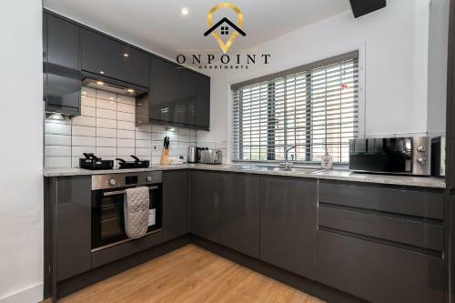 Apartamento ?onpoint -fresh 2 Bedroom Apt With Parking!?