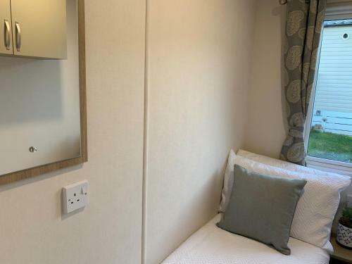 Finch 25 - Meadow Lakes Holiday Park