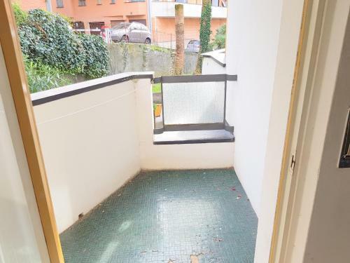 Apartamento Private Garage,air Cond, Quite, Near Train Station