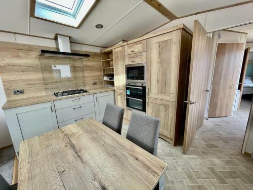 Prime Location 3-bed Chalet In Seal Bay Selsey