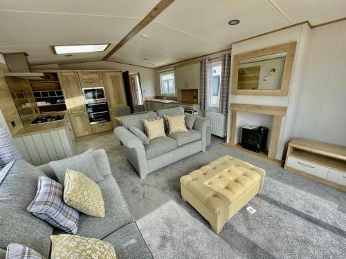 Prime Location 3-bed Chalet In Seal Bay Selsey