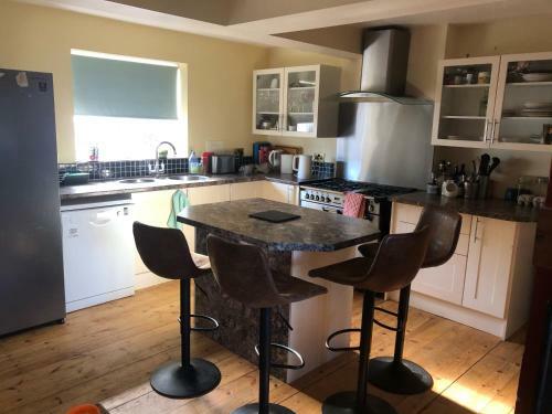 4 Bedroom House Walking Distance To Silverstone C
