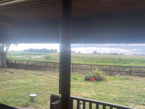 Riverside Log Cabin 3 Bedrooms Sleeps 6