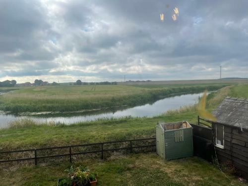 Riverside Log Cabin 3 Bedrooms Sleeps 6