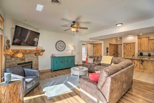 Apartamento Flathead Lake Getaway With Balcony, Fireplace!