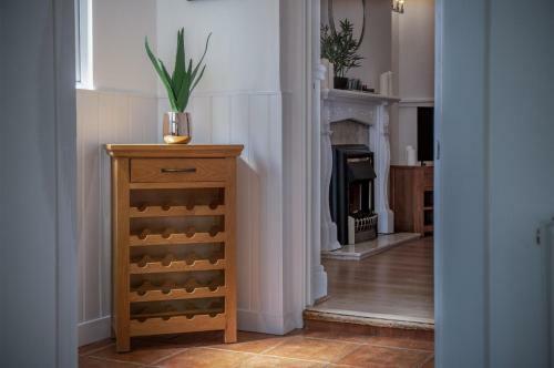 Ivy Cellar - 2 Bedroom Apartment - Tenby
