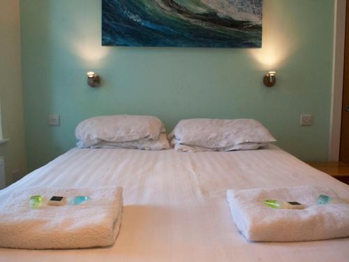 Pass The Keys Classy 2 Bedroom Apartment Amazing Beach Views