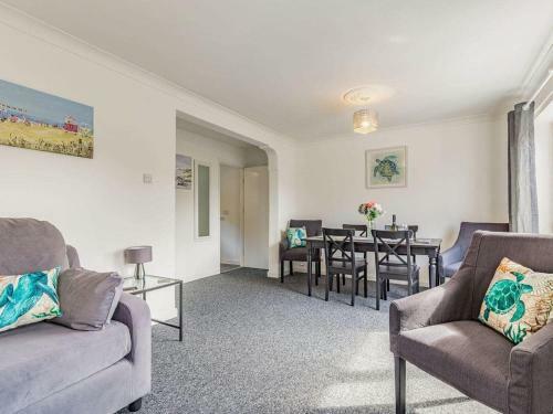 Lovely Apartment 6 Single Beds