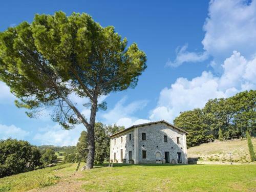Vintage Villa In Sermugnano With Infinity Pool