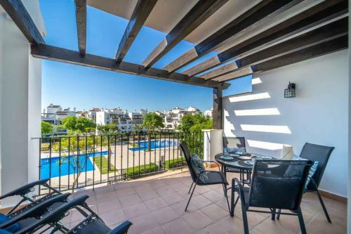Modern Bright Two Bedroom Apartment With Pool Views - Co1022lt